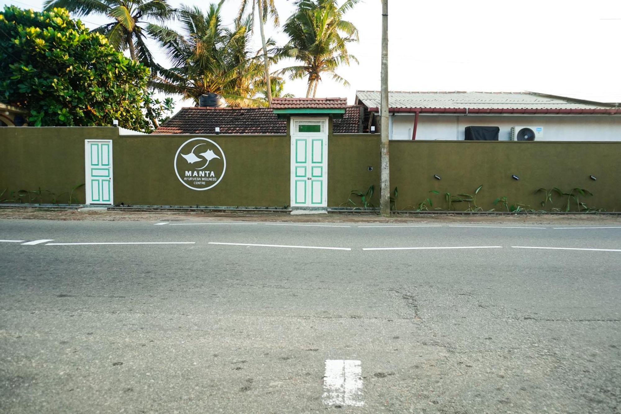 Manta Beach Resort & Ayurvedic Wellness Centre Boossa Luaran gambar