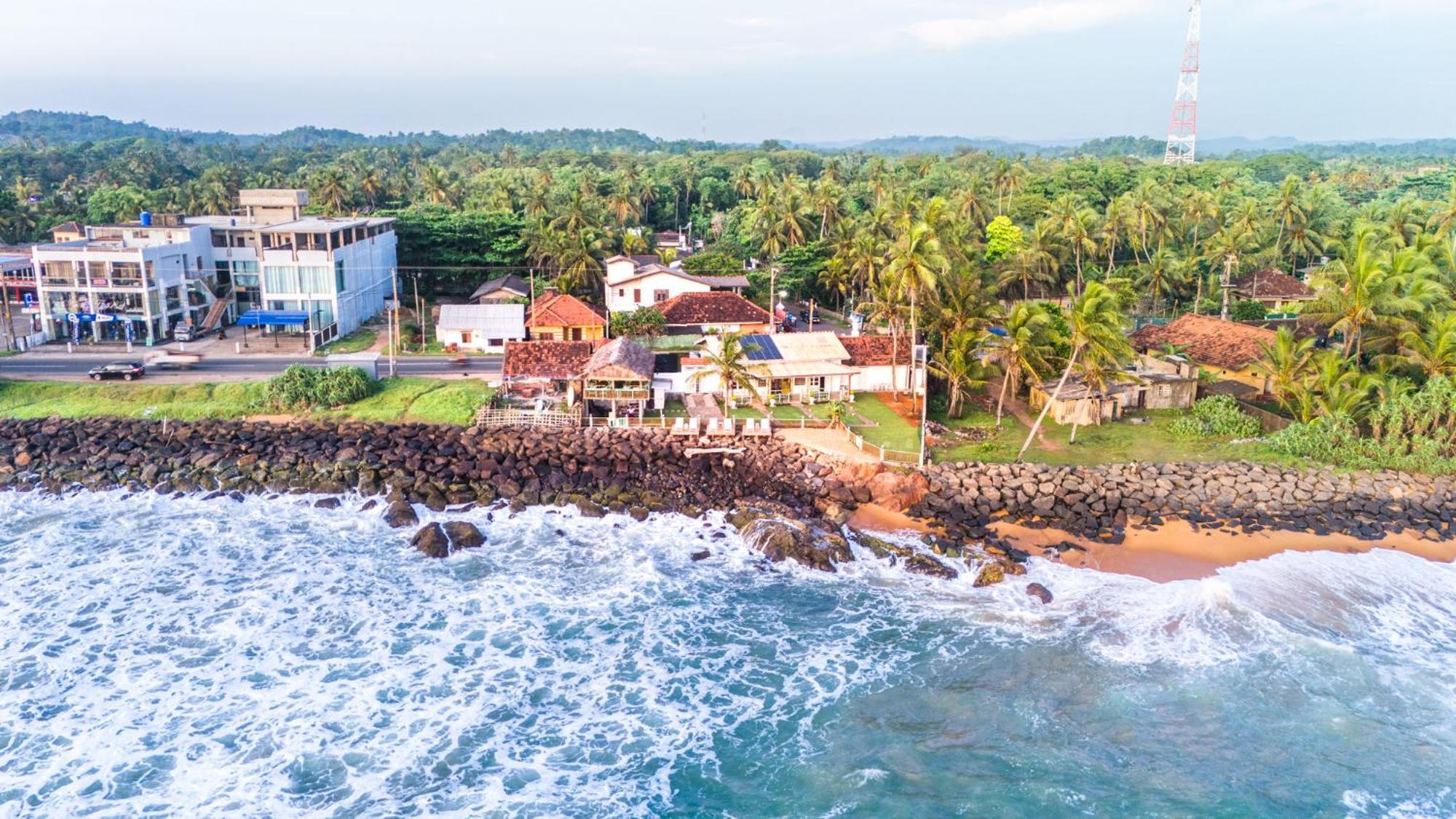 Manta Beach Resort & Ayurvedic Wellness Centre Boossa Luaran gambar