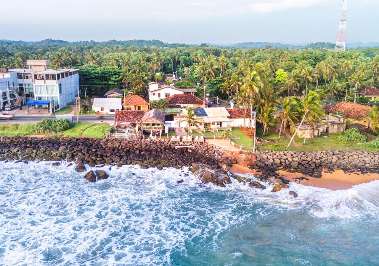 Manta Beach Resort & Ayurvedic Wellness Centre Boossa Luaran gambar